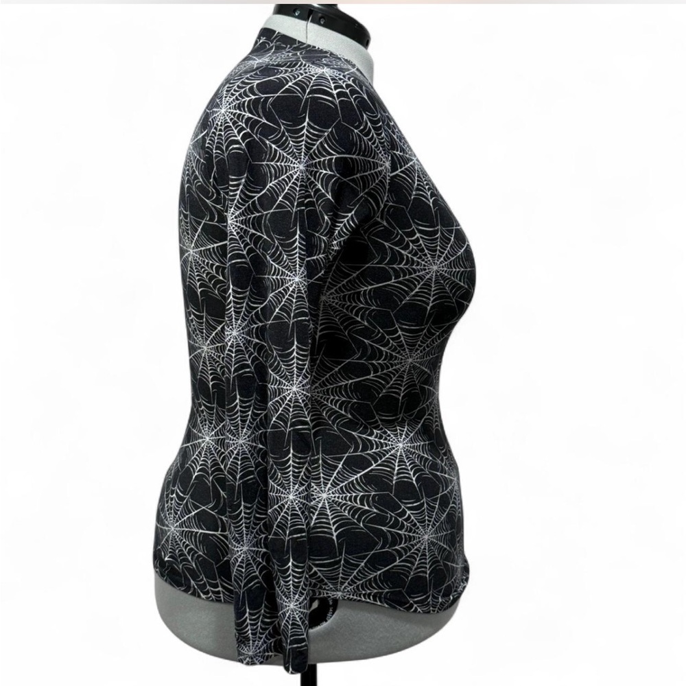 No Boundaries Halloween Cobweb Long Sleeve V-Neck Tee Spiderweb Top, Spooky Goth - Picture 5 of 8